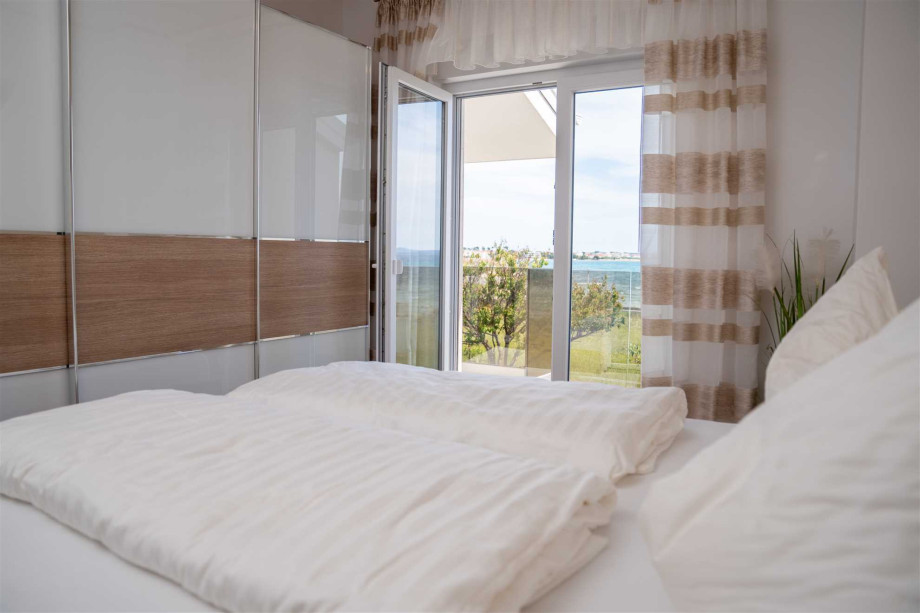 CROWONDER Beachfront Reiterer Villa V3 with Jacuzzi
