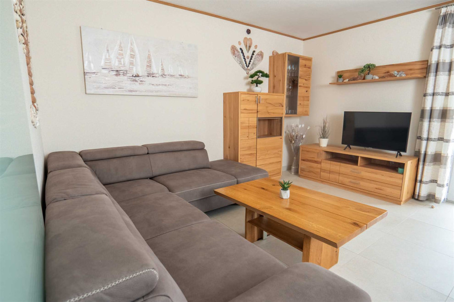CROWONDER Beachfront Reiterer Vila V1 with Jacuzzi
