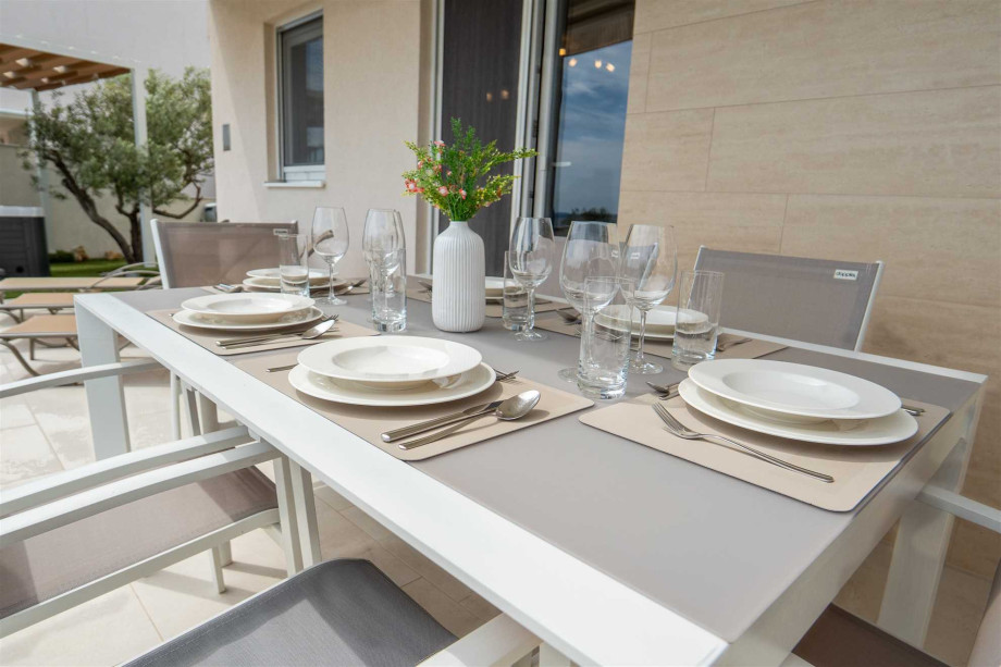 CROWONDER Beachfront Reiterer Vila V1 with Jacuzzi