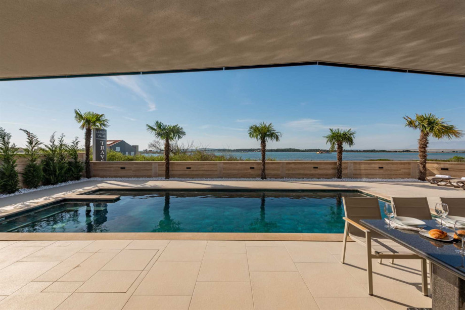 CROWONDER Villa Travera 3 with Heated Swimming Pool