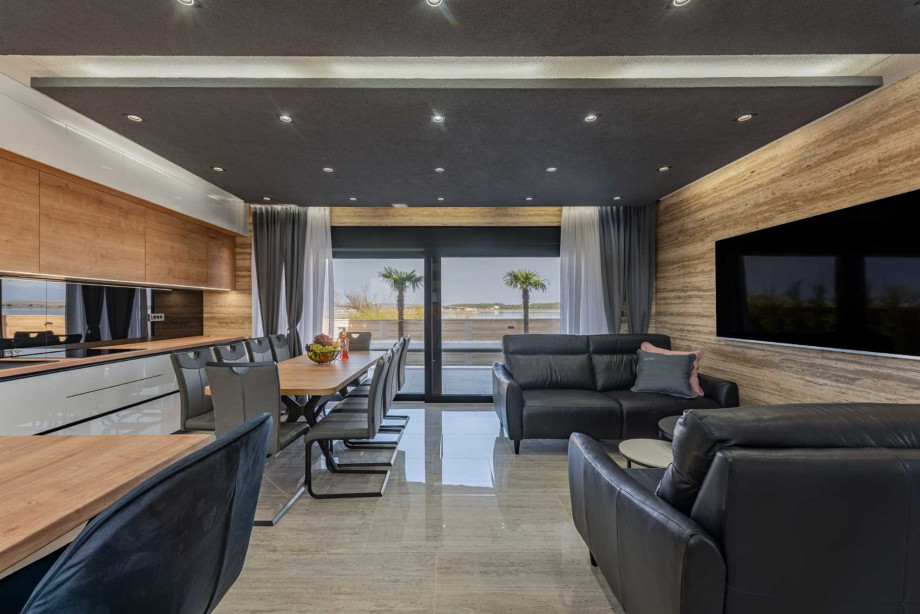CROWONDER Villa Travera 3 with Heated Swimming Pool
