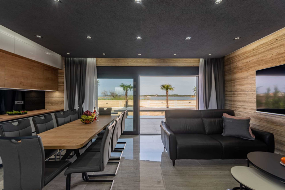 CROWONDER Villa Travera 3 with Heated Swimming Pool