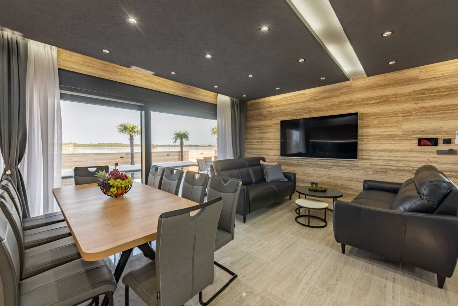 CROWONDER Villa Travera 3 with Heated Swimming Pool