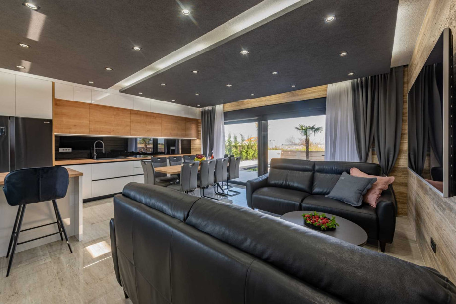 CROWONDER Villa Travera 3 with Heated Swimming Pool
