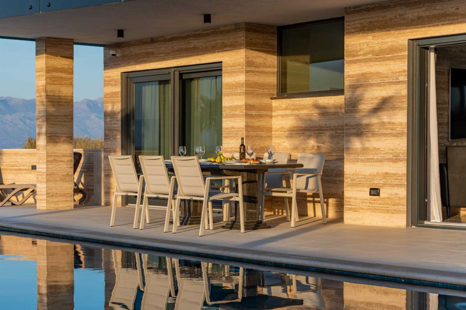 CROWONDER Villa Travera 3 with Heated Swimming Pool