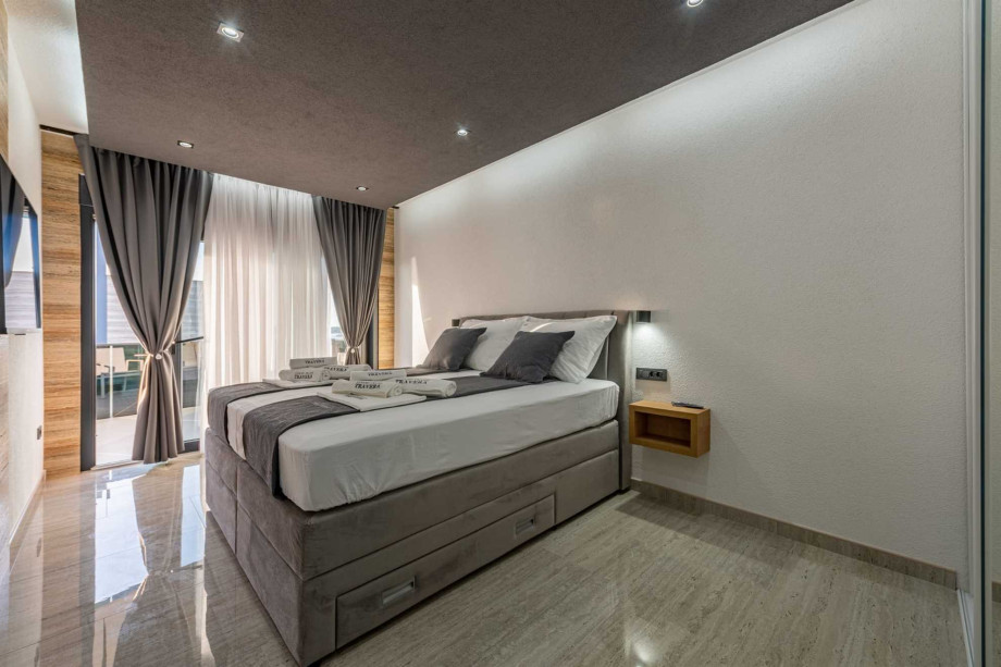 CROWONDER Villa Travera 3 with Heated Swimming Pool
