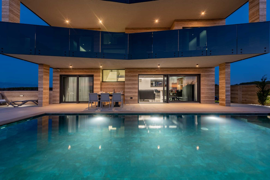CROWONDER Villa Travera 3 with Heated Swimming Pool