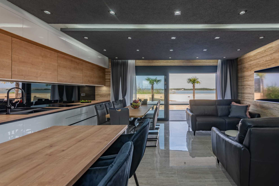 CROWONDER Villa Travera 3 with Heated Swimming Pool