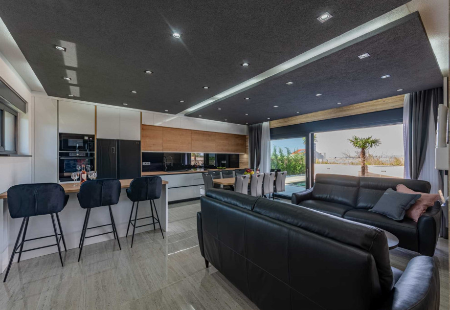 CROWONDER Villa Travera 1 with Heated Swimming Pool