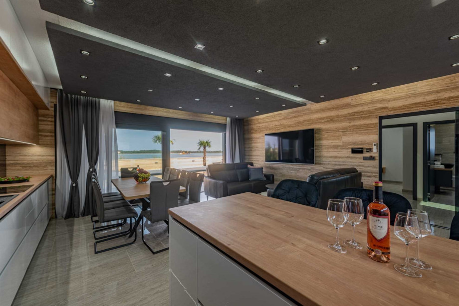 CROWONDER Villa Travera 1 with Heated Swimming Pool
