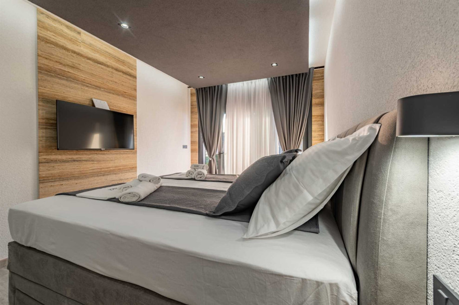 CROWONDER Villa Travera 1 with Heated Swimming Pool
