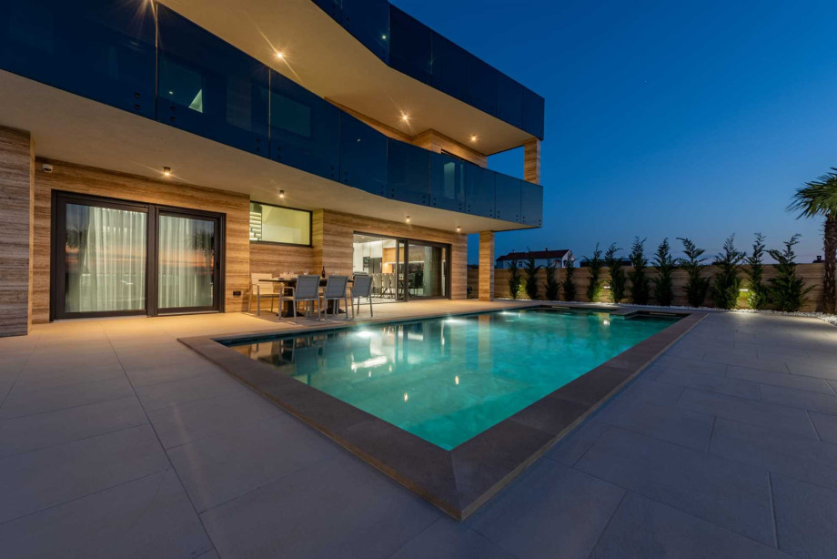 CROWONDER Villa Travera 1 with Heated Swimming Pool