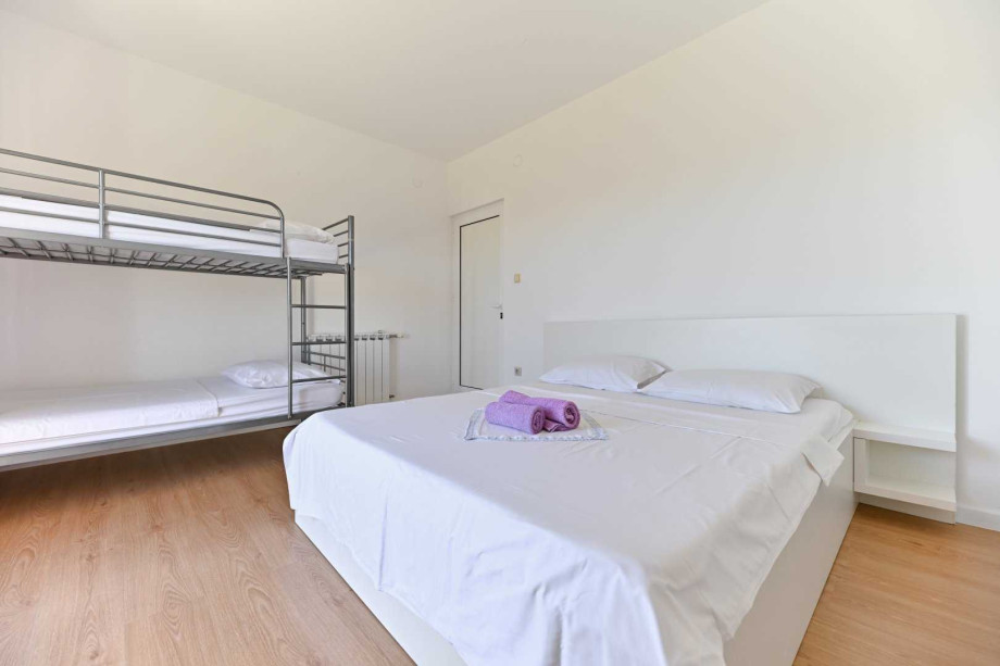 CROWONDER Sun & Fun Apartaments with Swimming Pool- Apartment Sunny Morning for 10 people