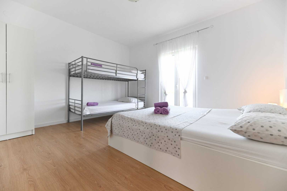 CROWONDER Sun & Fun Apartaments with Swimming Pool- Apartment Sunny Morning for 10 people