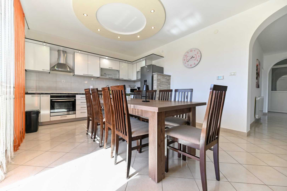 CROWONDER Sun & Fun Apartaments with Swimming Pool- Apartment Sunny Morning for 10 people