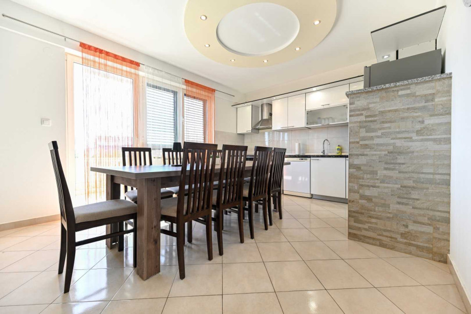 CROWONDER Sun & Fun Apartaments with Swimming Pool- Apartment Sunny Morning for 10 people