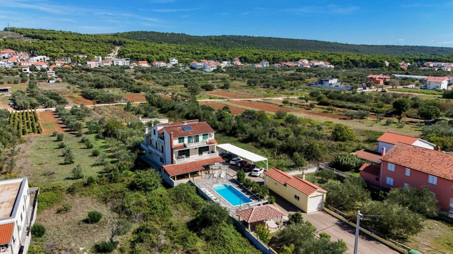 CROWONDER Sun & Fun Apartaments with Swimming Pool- Apartment Sunny Morning for 10 people