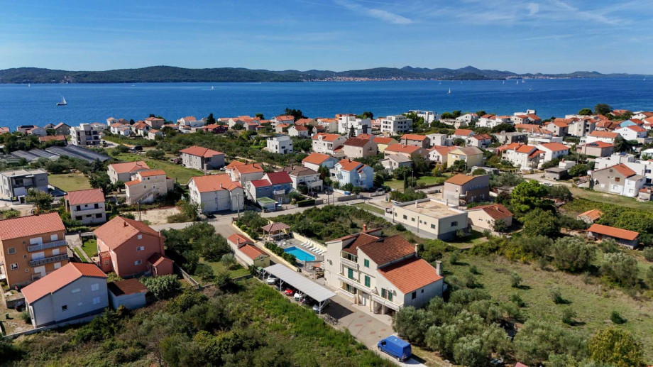 CROWONDER Sun & Fun Apartaments with Swimming Pool- Apartment Sunny Morning for 10 people
