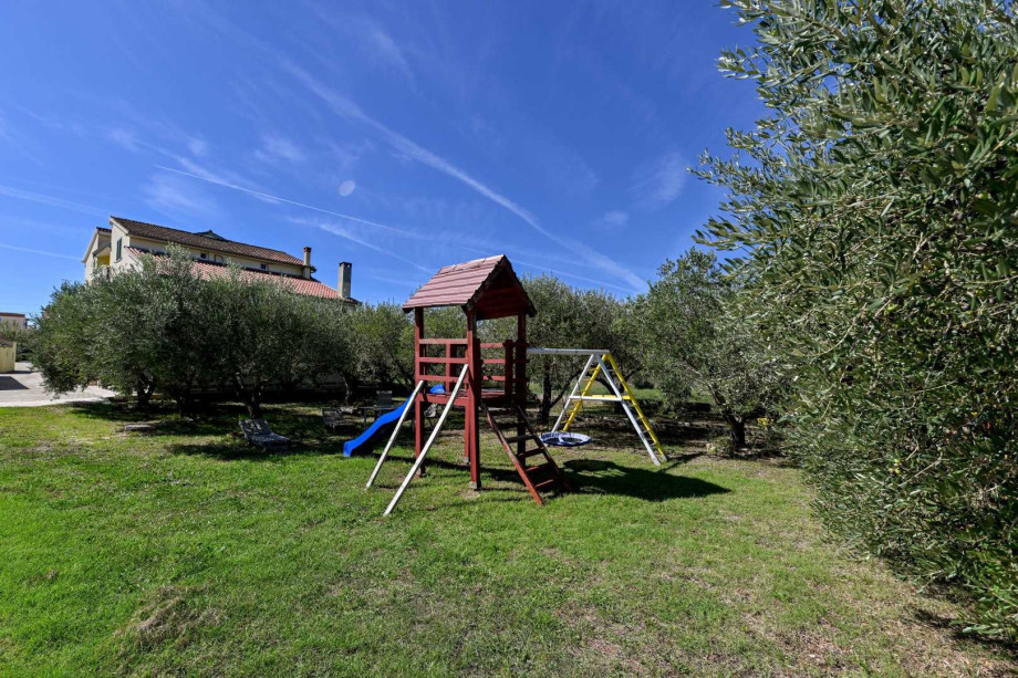 CROWONDER Sun & Fun Apartments with pool - Blue Sky Apartment for 4 people