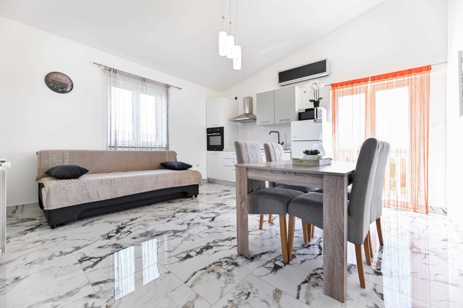 CROWONDER Sun & Fun Apartments with pool - Blue Sky Apartment for 4 people