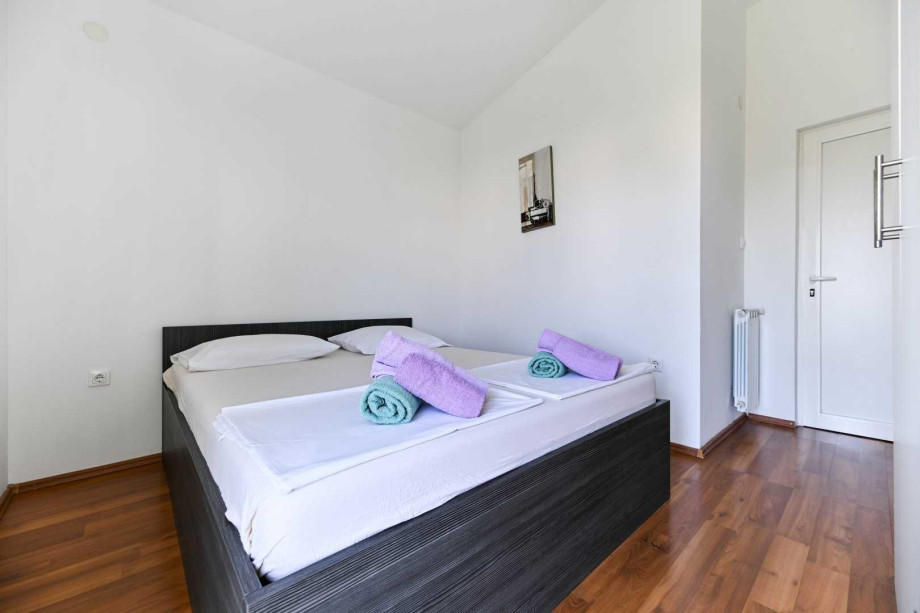 CROWONDER Sun & Fun Apartments with pool - Blue Sky Apartment for 4 people