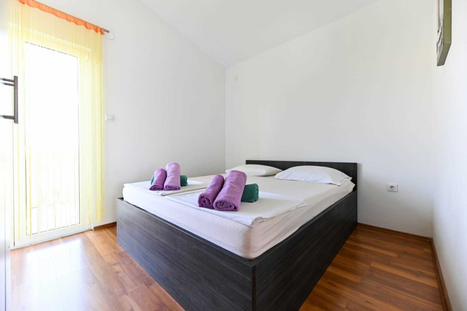 CROWONDER Sun & Fun Apartments with pool - Blue Sky Apartment for 4 people