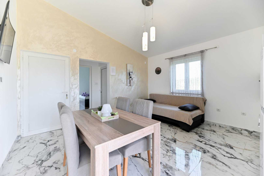 CROWONDER Sun & Fun Apartments with pool - Blue Sky Apartment for 4 people