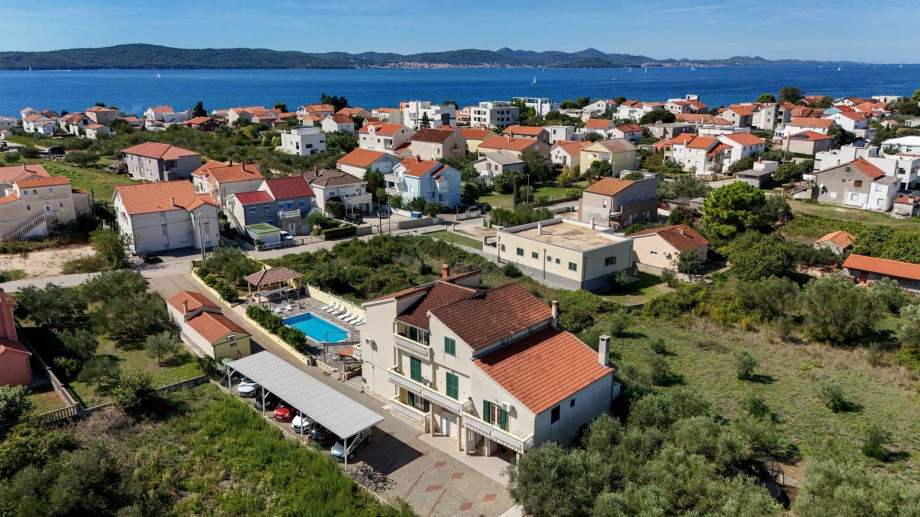 CROWONDER Sun & Fun Apartments with pool - Blue Sky Apartment for 4 people