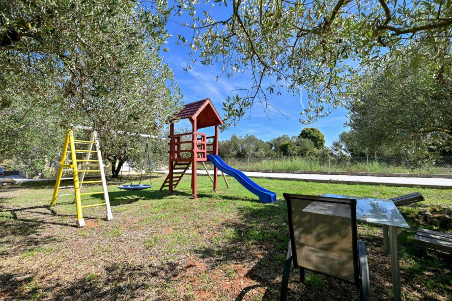 CROWONDER Sun & Fun Apartments with pool - Blue Sky Apartment for 4 people