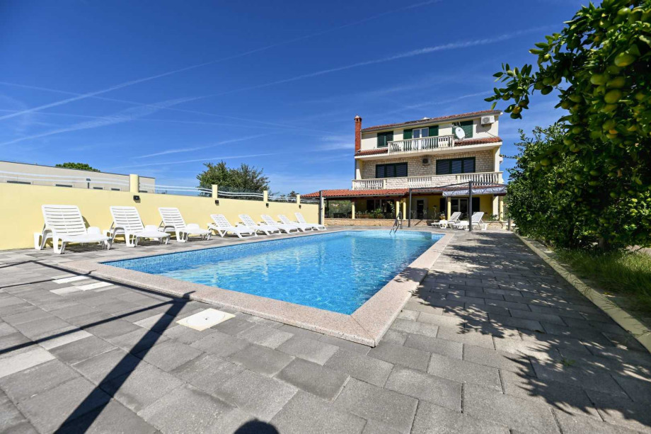 CROWONDER Sun & Fun Apartments with pool - Blue Sky Apartment for 4 people