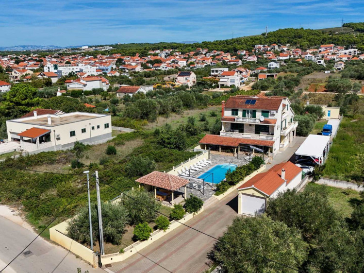 CROWONDER Sun & Fun Apartaments with Swimming Pool - Apartment Green Olives for 10 people