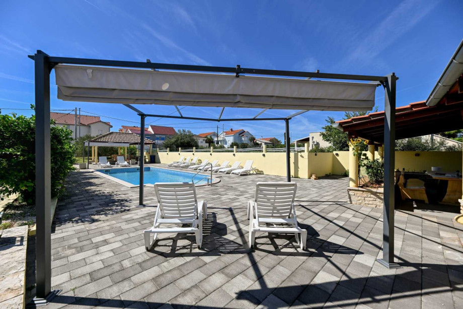 CROWONDER Sun & Fun Apartaments with Swimming Pool - Apartment Green Olives for 10 people