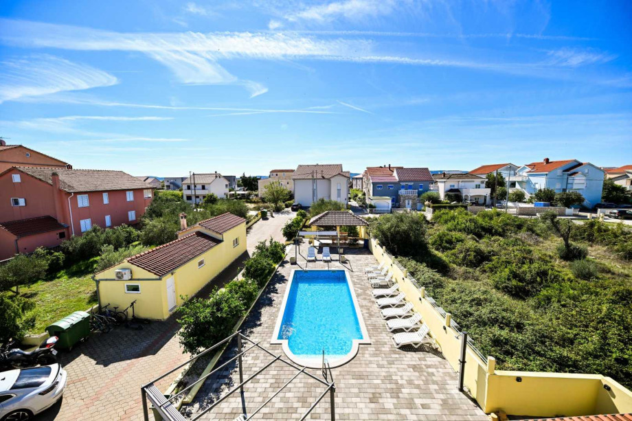 CROWONDER Sun & Fun Apartaments with Swimming Pool - Apartment Green Olives for 10 people