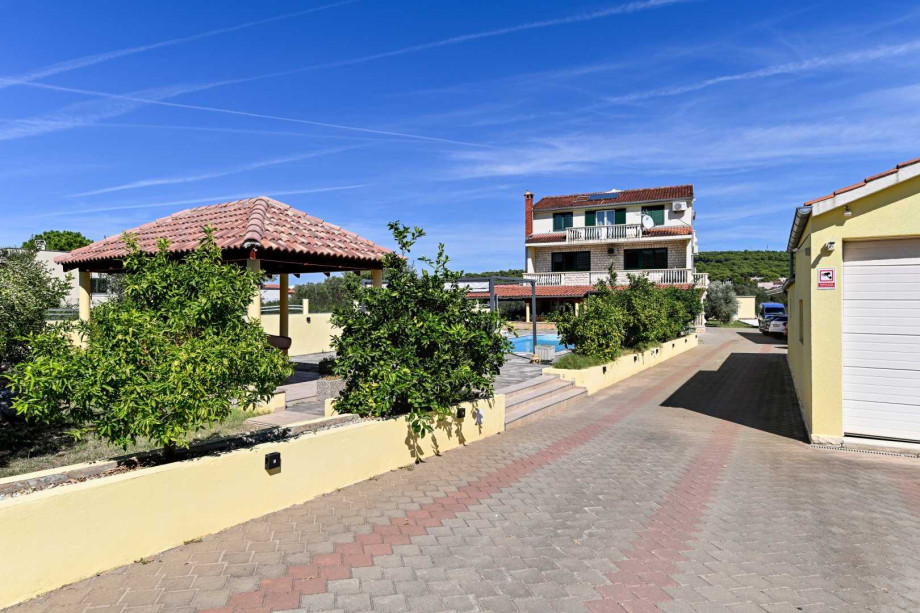 CROWONDER Sun & Fun Apartaments with Swimming Pool - Apartment Green Olives for 10 people