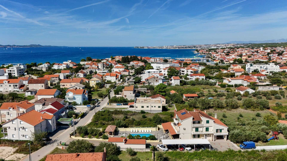 CROWONDER Sun & Fun Apartaments with Swimming Pool - Apartment Green Olives for 10 people