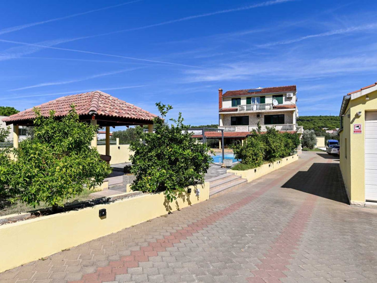 CROWONDER Sun & Fun Apartaments with Swimming Pool - Apartment Green Olives for 10 people