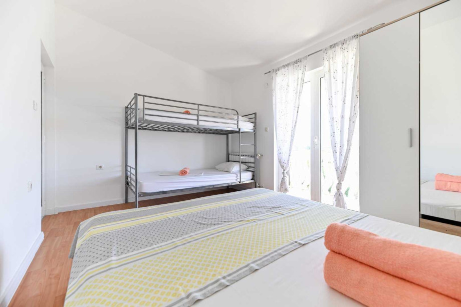 CROWONDER Sun & Fun Apartaments with Swimming Pool - Apartment Green Olives for 10 people