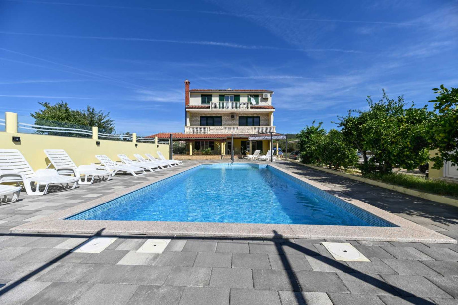 CROWONDER Sun & Fun Apartaments with Swimming Pool - Apartment Green Olives for 10 people