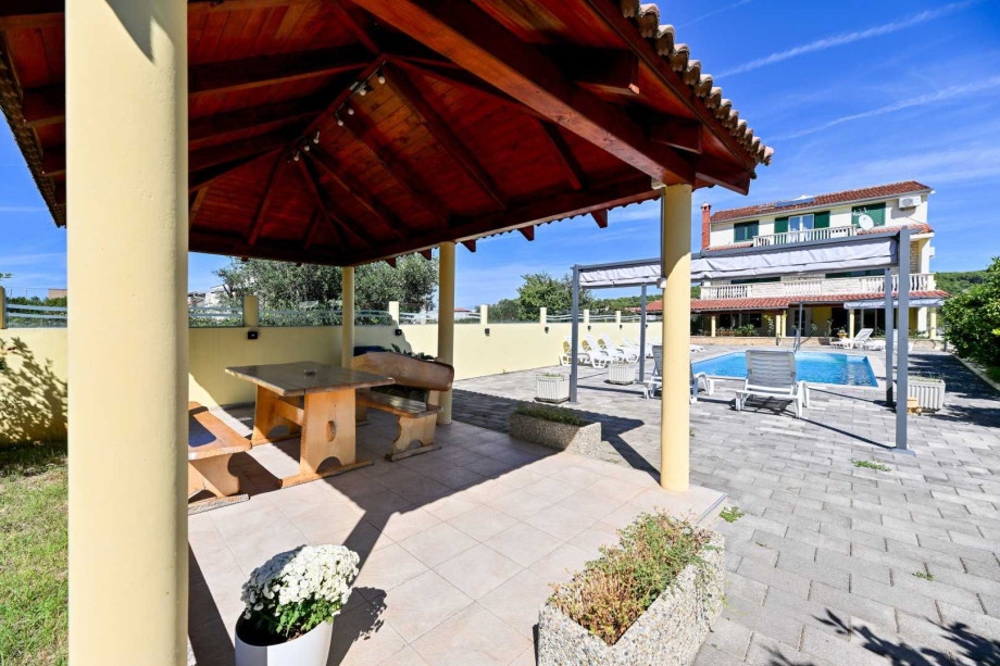CROWONDER Sun & Fun Apartaments with Swimming Pool - Apartment Green Olives for 10 people