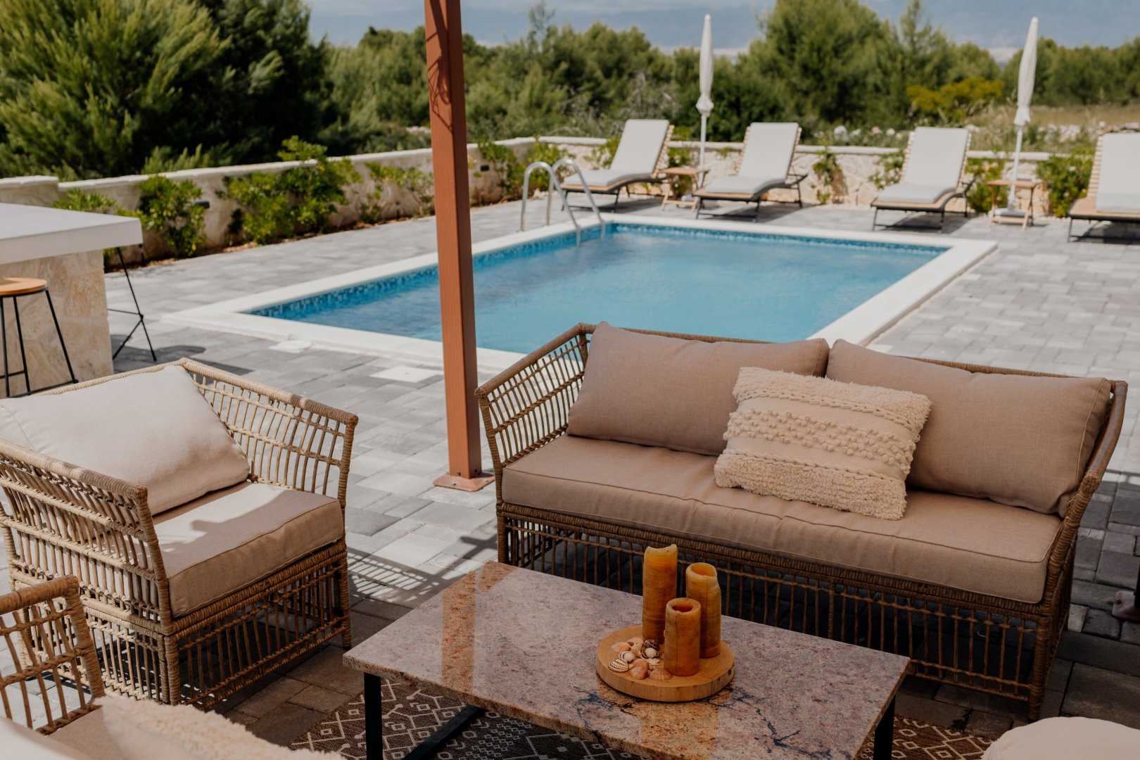 CROWONDER Villa Pinia with Swimming Pool