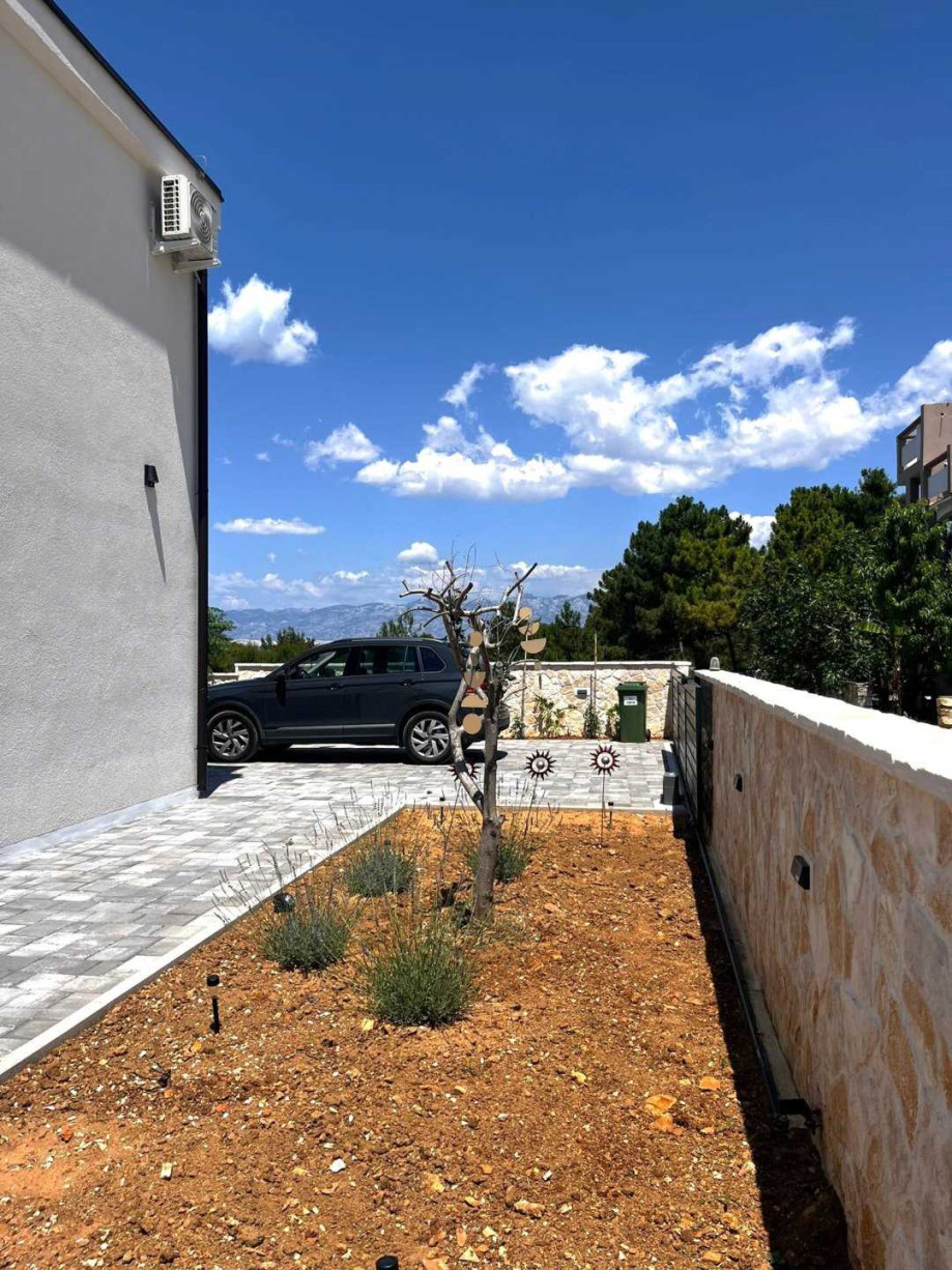 CROWONDER Villa Pinia with Swimming Pool