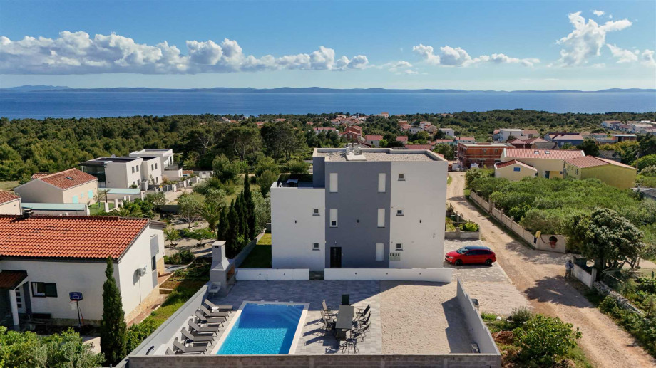 CROWONDER Apartment M&M Sky View with Swimming Pool A1