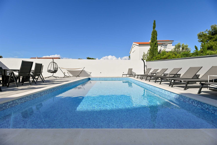 CROWONDER Apartment M&M Sky View with Swimming Pool A1