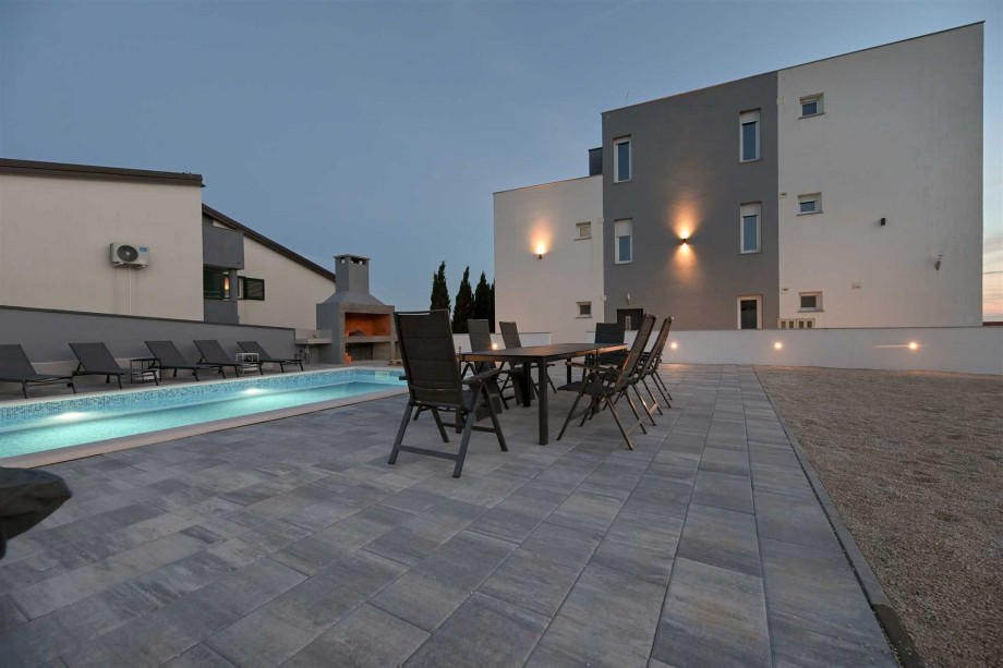 CROWONDER Apartment M&M Sky View with Swimming Pool A1