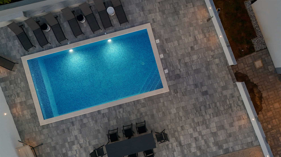 CROWONDER Apartment M&M Sky View with Swimming Pool A1