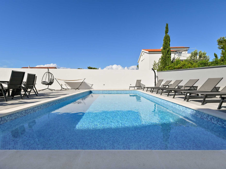 CROWONDER Apartment M&M Sky View with Swimming Pool A2
