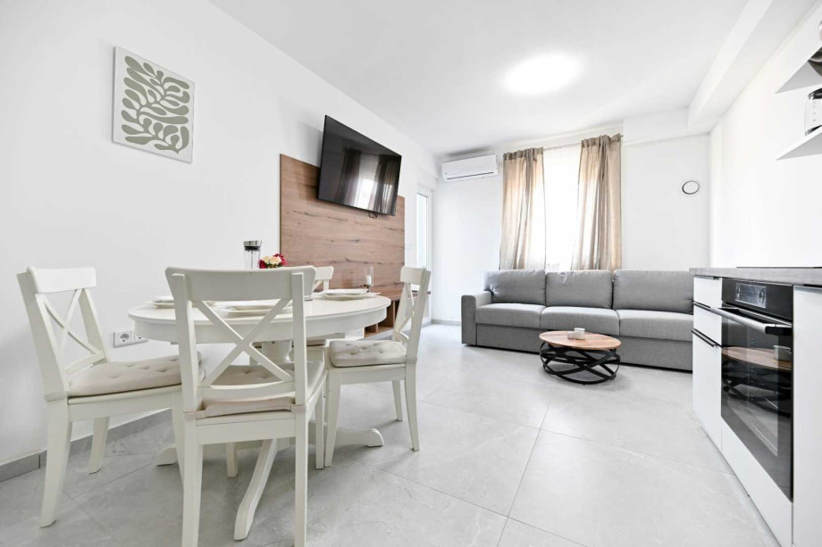 CROWONDER Apartment M&M Sky View with Swimming Pool A2