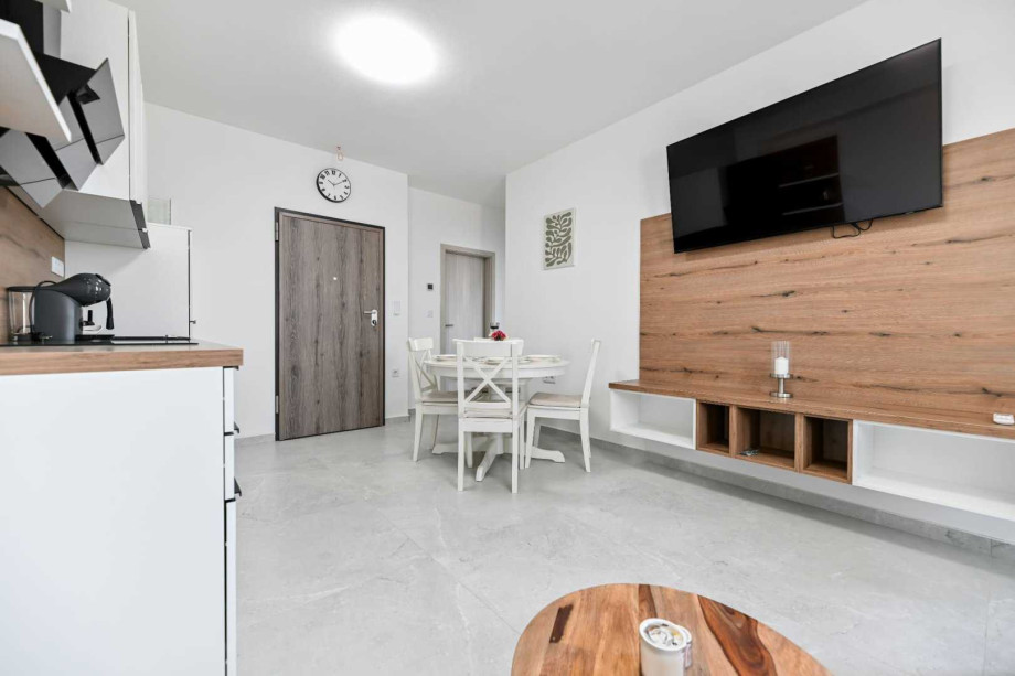 CROWONDER Apartment M&M Sky View with Swimming Pool A2